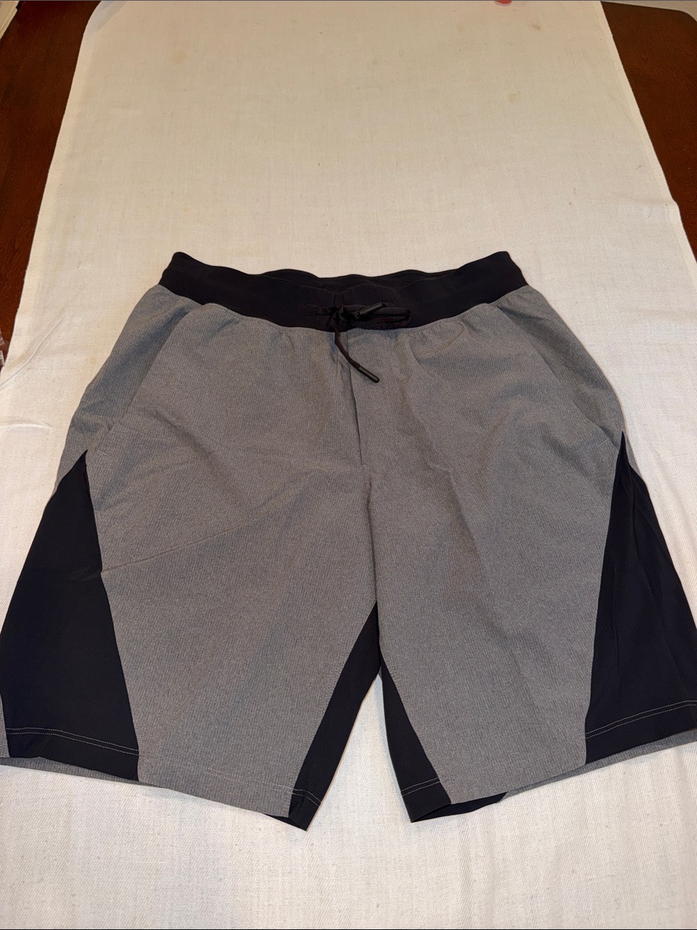 T0308107 Lululemon Namaste At The Beach 9" Shorts - Size 28
